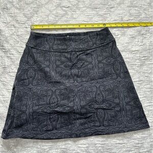 Athleta Black Gray Patterned A-Line Mini Skirt